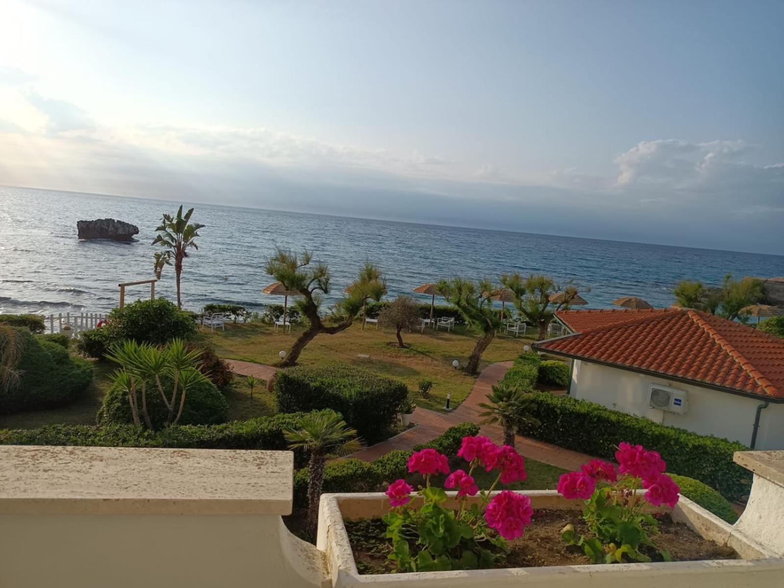 סנטה דומניקה Borgo Di Riaci Beach Resort מראה חיצוני תמונה