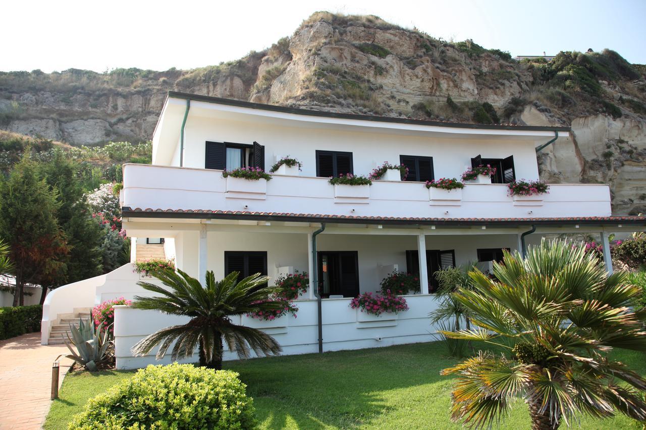 סנטה דומניקה Borgo Di Riaci Beach Resort מראה חיצוני תמונה